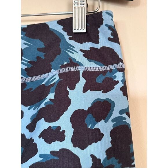 IAB MFG Spandex Booty Shorts Blue Leopard Print Size Women's 8 Medium - Picture 4 of 7